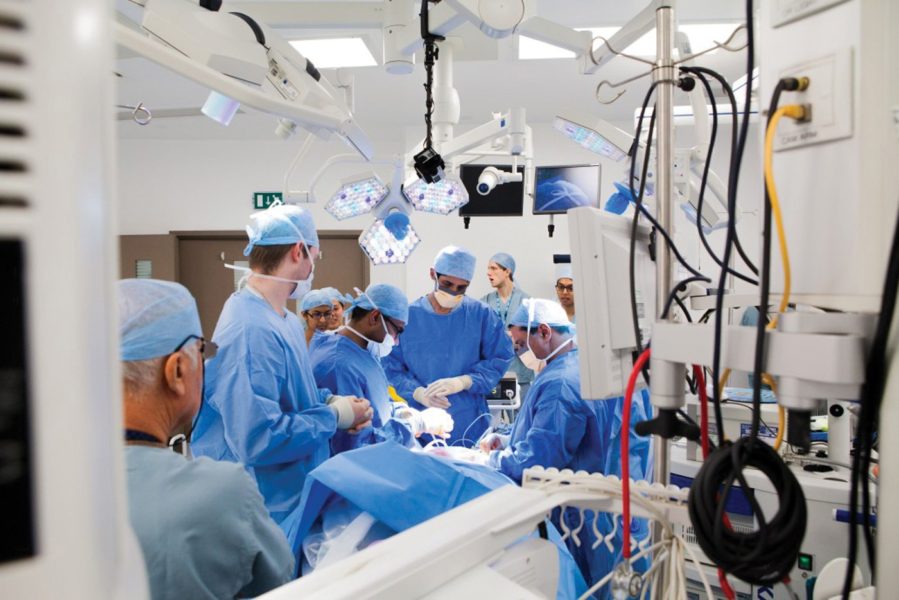 Operating theatre with cameras and displays for medical teaching