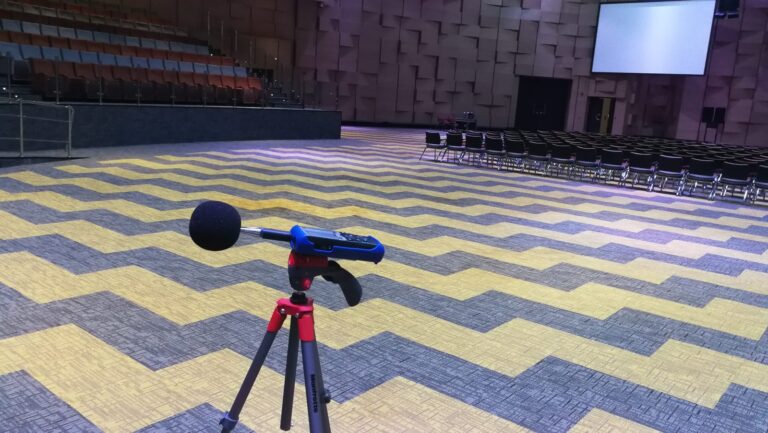 Acoustic measurement on the hall floor