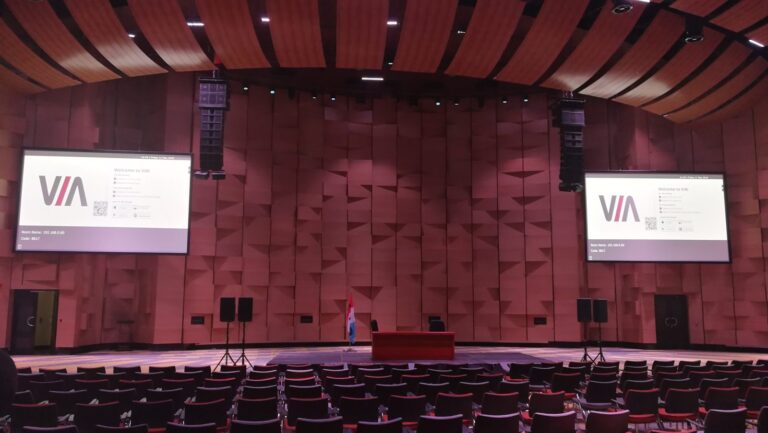 Main hall screens showing the wireless presentation home page