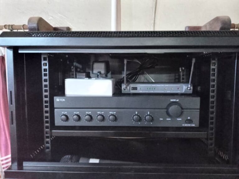 TOA amplifier and wireless microphone receiver in the teachers room rack