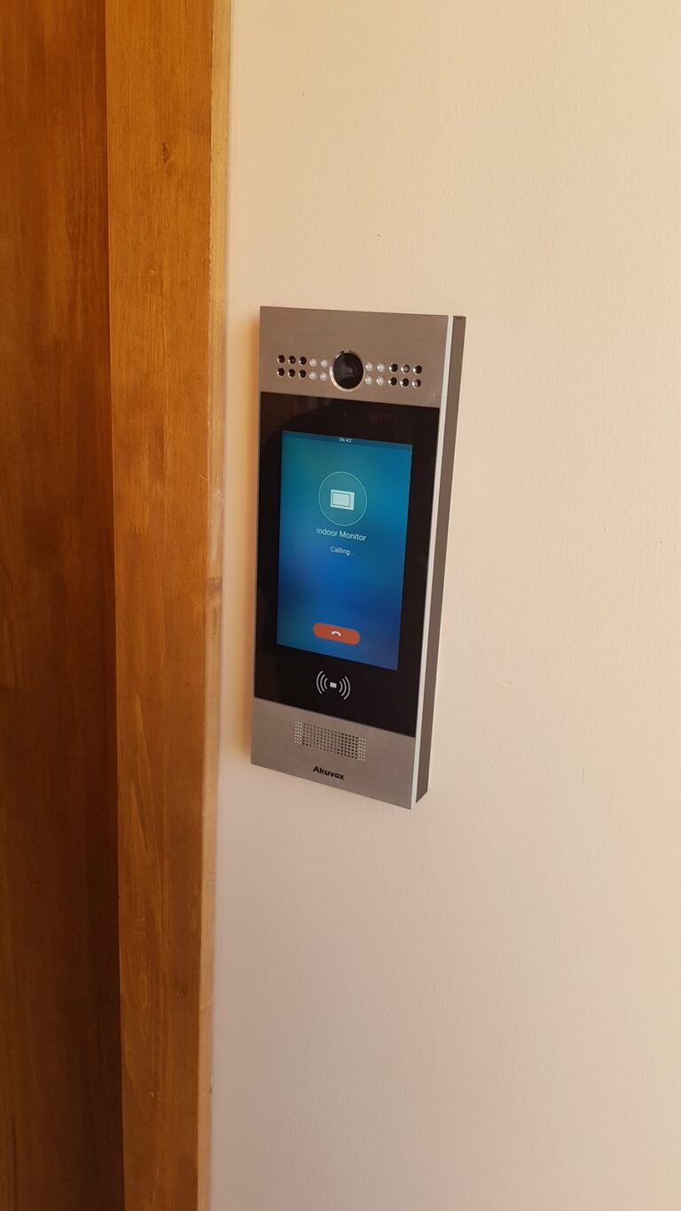 Akuvox video door station with card reader